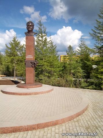 Памятник Кадзову Г.А. (2)
