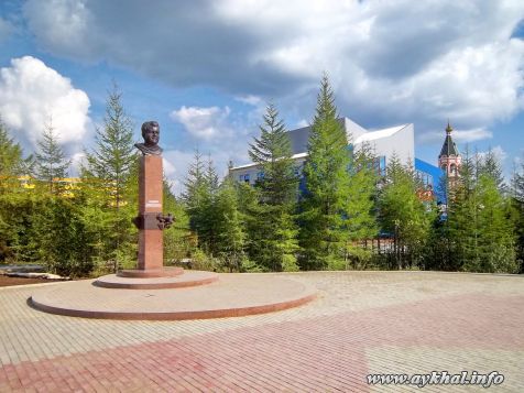 Памятник Кадзову Г.А.