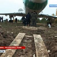 Ту-154, приземлившийся в тайге, сдвинули с места