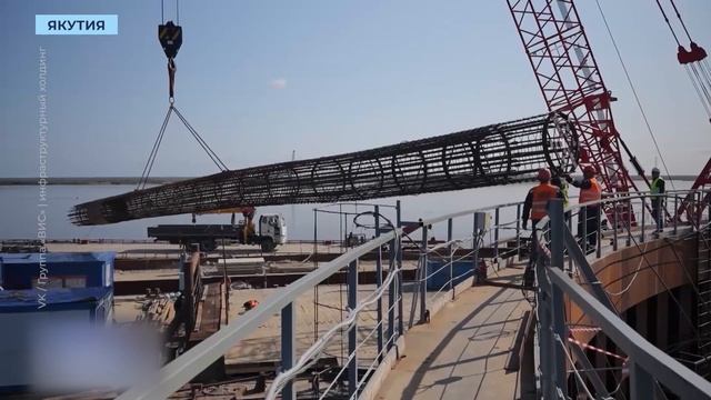 Смотреть Строители установили треть буронабивных свай для опор Ленского моста